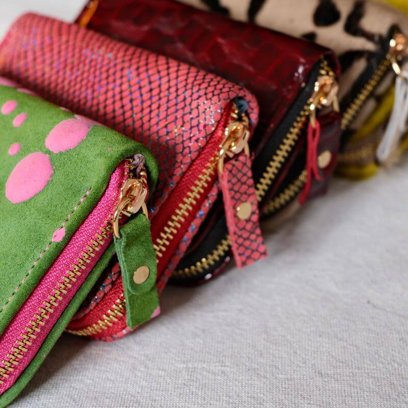 Compagnon Blossom – Women’s Coral Pink Leather Wallet - Image 4